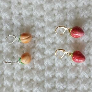 Strawberry and Peach Stitch Markers Crochet Knitting Progress Keepers Leverback